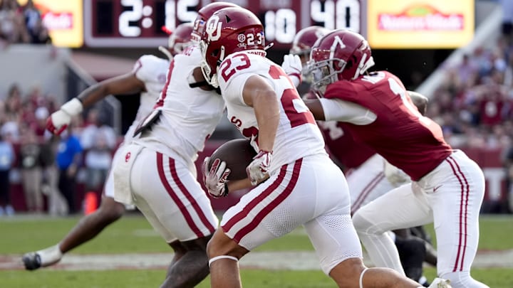 Oklahoma defensive back Eli Bowen returns an interception for a touchdown against Alabama.