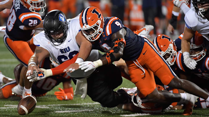 Aug 29, 2024; Champaign, Illinois, USA; Eastern Illinois Panthers offensive lineman Matthew Allen (68) and Illinois Fighting Illini linebacker Seth Coleman (9) vie for a loose ball during the first half at Memorial Stadium. Mandatory Credit: Ron Johnson-Imagn Images Aug 29, 2024; Champaign, Illinois, USA; Eastern Illinois Panthers offensive lineman Matthew Allen (68) and Illinois Fighting Illini linebacker Seth Coleman (9) vie for a loose ball during the first half at Memorial Stadium. Mandatory Credit: Ron Johnson-Imagn Images