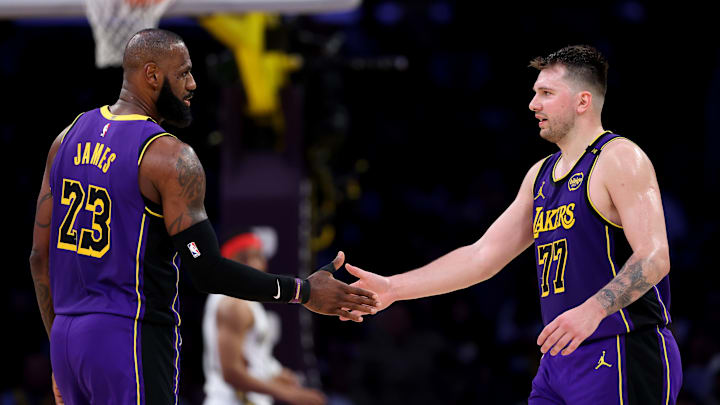 James y Doncic fueron claves en la victoria sobre Dallas