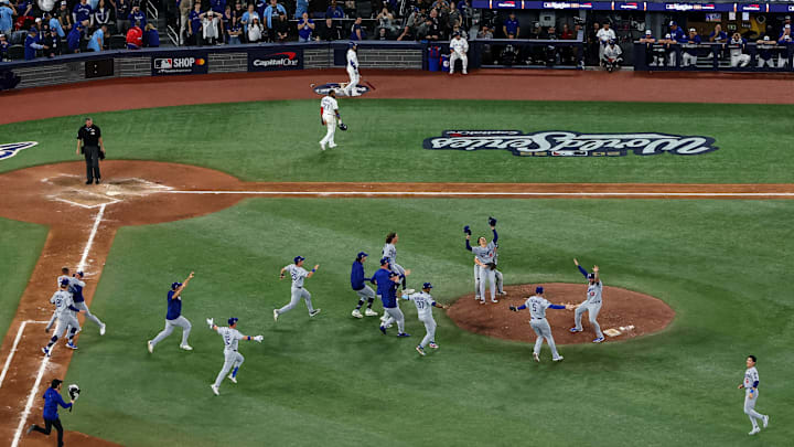 World Series - Los Angeles Dodgers v Toronto Blue Jays - Game Seven World Series - Los Angeles Dodgers v Toronto Blue Jays - Game Seven