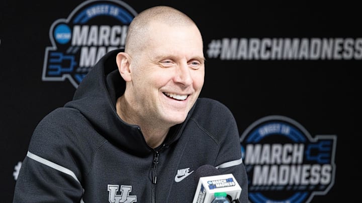 Kentucky Wildcats head coach Mark Pope talks to the media