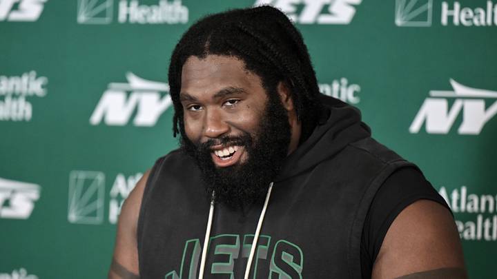 New York Jets defensive tackle Jowon Briggs New York Jets defensive tackle Jowon Briggs