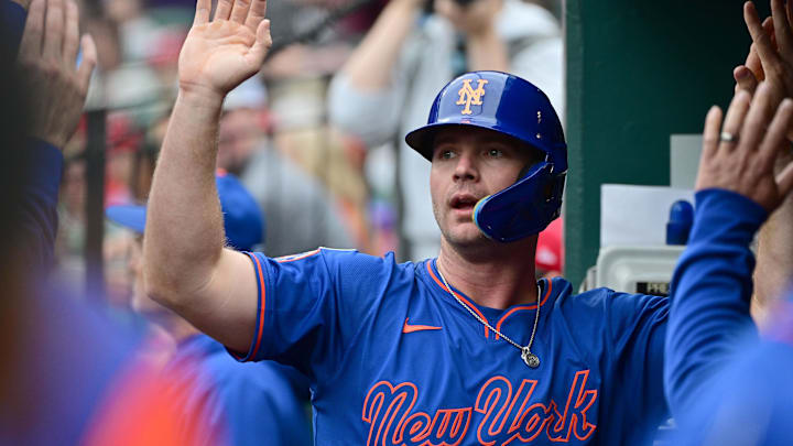 May 4, 2025; St. Louis, Missouri, USA; New York Mets first baseman Pete Alonso (20) is welcomed in the dugout after scoring in the first inning against the St. Louis Cardinals at Busch Stadium. Mandatory Credit: Tim Vizer-Imagn Images May 4, 2025; St. Louis, Missouri, USA; New York Mets first baseman Pete Alonso (20) is welcomed in the dugout after scoring in the first inning against the St. Louis Cardinals at Busch Stadium. Mandatory Credit: Tim Vizer-Imagn Images