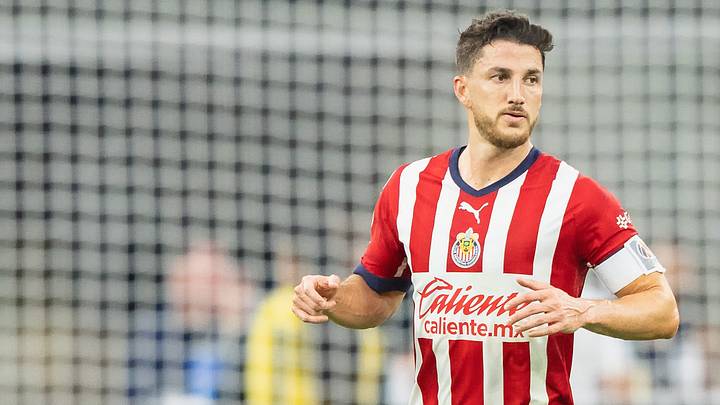 Luego de cinco años en la institución, el zaguero central Hiram Mier se despidió de las Chivas.