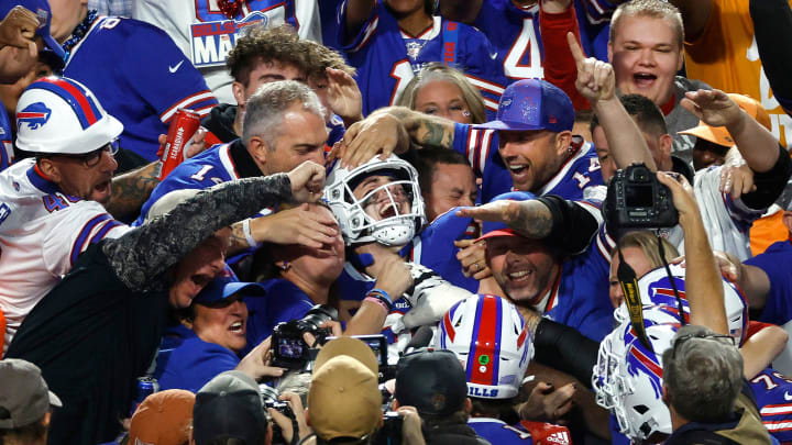 Buffalo Bills tight end Dalton Kincaid (86) jumps into the stands to celebrate his 22-yard touchdown reception.