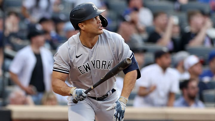 Giancarlo Stanton regresó de la lista de lesionados frío con el madero 
