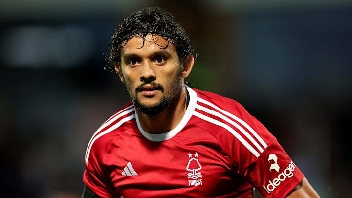 Scarpa não conseguiu espaço no Nottingham Forest e nem no Olympiacos