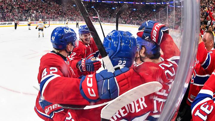 Montreal Canadiens forward Alex Newhook (15) celebrates with teammates after scoring a goal against the Nashville Predators during the second period at the Bell Centre. Mandatory Credit: Eric Bolte-Imagn Images Montreal Canadiens forward Alex Newhook (15) celebrates with teammates after scoring a goal against the Nashville Predators during the second period at the Bell Centre. Mandatory Credit: Eric Bolte-Imagn Images