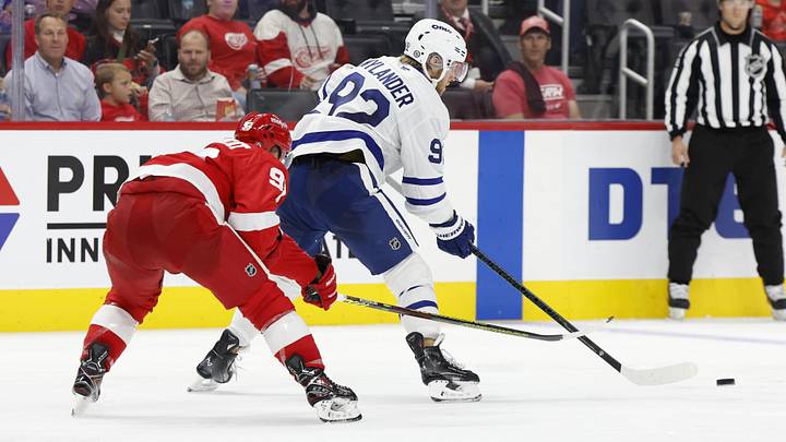 Oct 3, 2024; Detroit, Michigan, USA; Toronto Maple Leafs left wing Alex Nylander (92) skates with the puck defended by Detroit Red Wings right wing Alex DeBrincat (93) in the third period at Little Caesars Arena. Mandatory Credit: Rick Osentoski-Imagn Images Oct 3, 2024; Detroit, Michigan, USA; Toronto Maple Leafs left wing Alex Nylander (92) skates with the puck defended by Detroit Red Wings right wing Alex DeBrincat (93) in the third period at Little Caesars Arena. Mandatory Credit: Rick Osentoski-Imagn Images