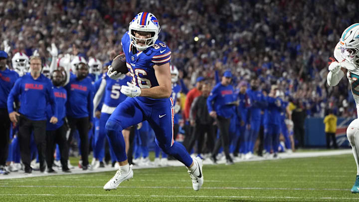 Sep 18, 2025; Orchard Park, New York, USA; Buffalo Bills tight end Dalton Kincaid (86) runs against the Miami Dolphins in the third quarter