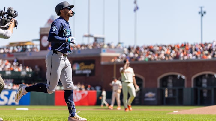 Seattle Mariners outfielder Julio Rodríguez runs after hitting a home run against the San Francisco Giants on April 4 at Oracle Park.