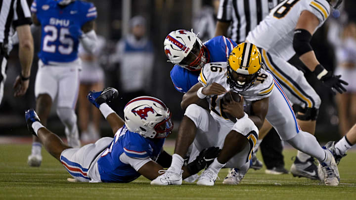 Nov 30, 2024; Dallas, Texas, USA; Southern Methodist Mustangs defensive end Cameron Robertson (15) and defensive end Billy Walton III (32) and California Golden Bears quarterback CJ Harris (16) in action during the game between the SMU Mustangs and the California Golden Bears at Gerald J. Ford Stadium. Mandatory Credit: Jerome Miron-Imagn Images Nov 30, 2024; Dallas, Texas, USA; Southern Methodist Mustangs defensive end Cameron Robertson (15) and defensive end Billy Walton III (32) and California Golden Bears quarterback CJ Harris (16) in action during the game between the SMU Mustangs and the California Golden Bears at Gerald J. Ford Stadium. Mandatory Credit: Jerome Miron-Imagn Images