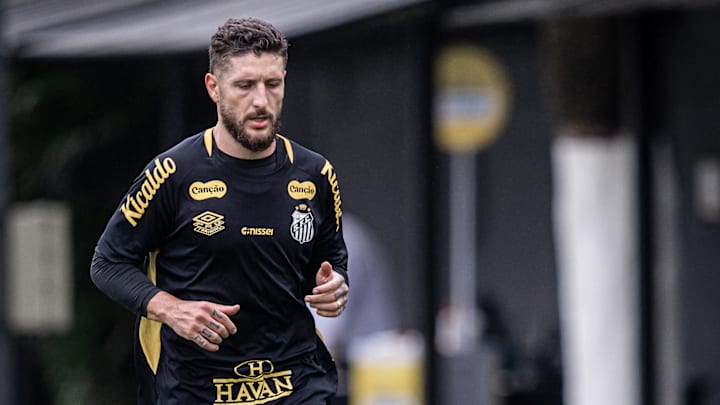 Zé Rafael, meio-campista do Santos em 2025