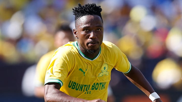 El sudafricano Cassius Mailula se convirtió en el nuevo refuerzo del Toronto FC, procedente del Mamelodi Sundowns. El sudafricano Cassius Mailula se convirtió en el nuevo refuerzo del Toronto FC, procedente del Mamelodi Sundowns.