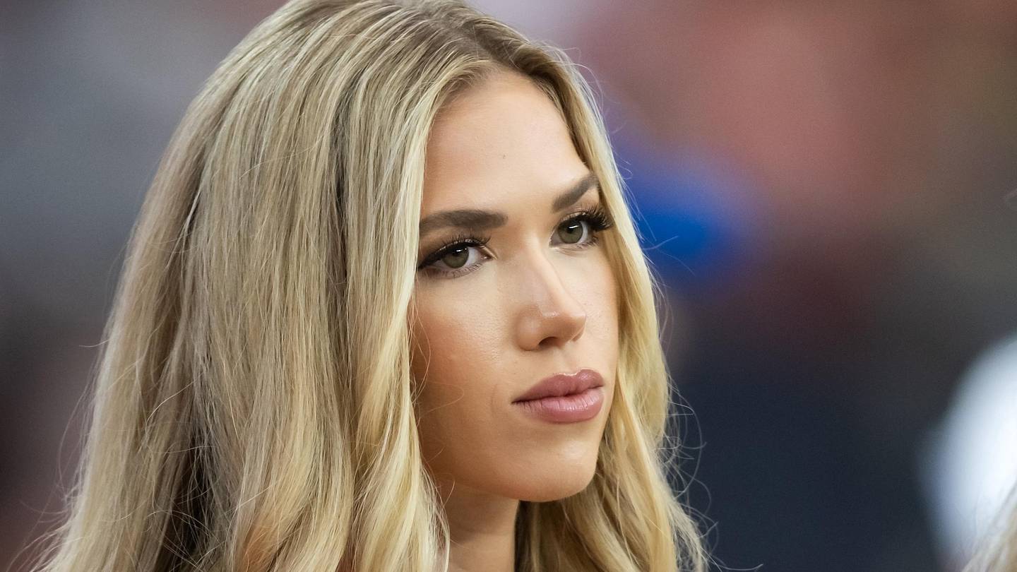 Chiefs Heiress Gracie Hunt Shows Off Insane Diamond Necklace at Bridal Party