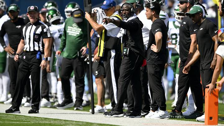 Jets head coach Aaron Glenn got plenty right in Week 1, and Sports Illustrated's Colby Cowell is ready to dive into it. Jets head coach Aaron Glenn got plenty right in Week 1, and Sports Illustrated's Colby Cowell is ready to dive into it.