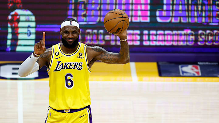 Oklahoma City Thunder v Los Angeles Lakers
