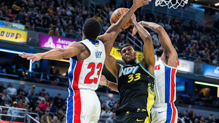 Nov 24, 2023; Indianapolis, Indiana, USA; Indiana Pacers center Myles Turner (33) shoots the ball while Detroit Pistons guard Jaden Ivey (23) and center Isaiah Stewart (28): Trevor Ruszkowski-Imagn Images