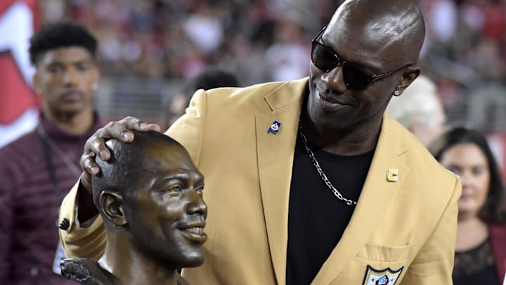 Former NFL receiver Terrell Owens poses with his bust during halftime ceremony to recognize his induction into the Pro Football Hall of Fame