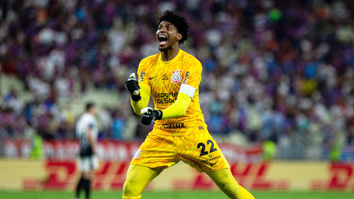 Hugo Souza virou um dos principais nomes do Corinthians em 2024