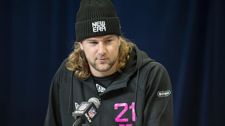Feb 27, 2025; Indianapolis, IN, USA; Penn St tight end Tyler Warren (TE21) during the 2025 NFL Combine at Lucas Oil Stadium. Mandatory Credit: Tanner Pearson-Imagn Images Feb 27, 2025; Indianapolis, IN, USA; Penn St tight end Tyler Warren (TE21) during the 2025 NFL Combine at Lucas Oil Stadium. Mandatory Credit: Tanner Pearson-Imagn Images