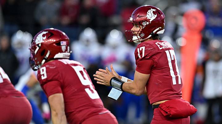 Oct 24, 2026; Pullman, Washington, USA; Washington State Cougars quarterback Owen Eshelman (17). Oct 24, 2026; Pullman, Washington, USA; Washington State Cougars quarterback Owen Eshelman (17).
