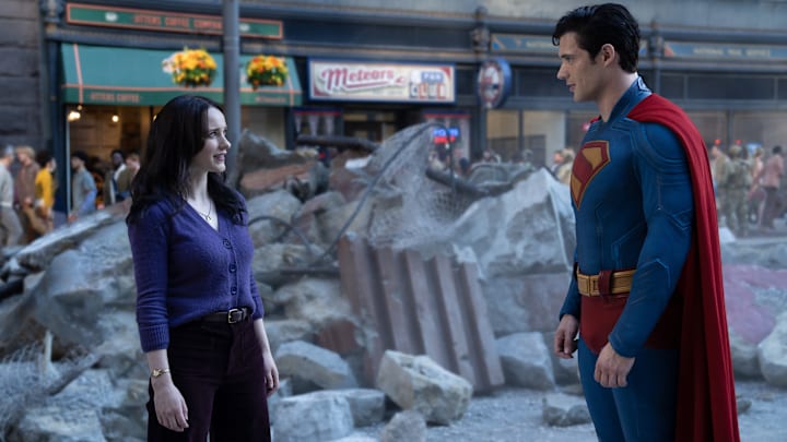 (L to r) RACHEL BROSNAHAN as Lois Lane and DAVID CORENSWET as Superman in Warner Bros. Pictures’ “SUPERMAN,” a Warner Bros. Pictures release. Photo Credit: Jessica Miglio Copyright: © 2025 Warner Bros. Entertainment Inc. All Rights Reserved.