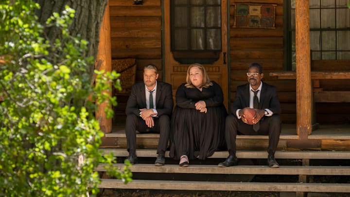 THIS IS US -- “Us” Episode 618 -- Pictured: (l-r) Justin Hartley as Kevin, Chrissy Metz as Kate, Sterling K. Brown as Randall -- (Photo by: Ron Batzdorff/NBC)