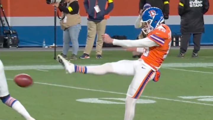 Jeremy Crawshaw had a rough first half against the Raiders. 