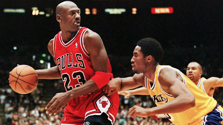Michael Jordan of the Chicago Bulls (L) eyes the b