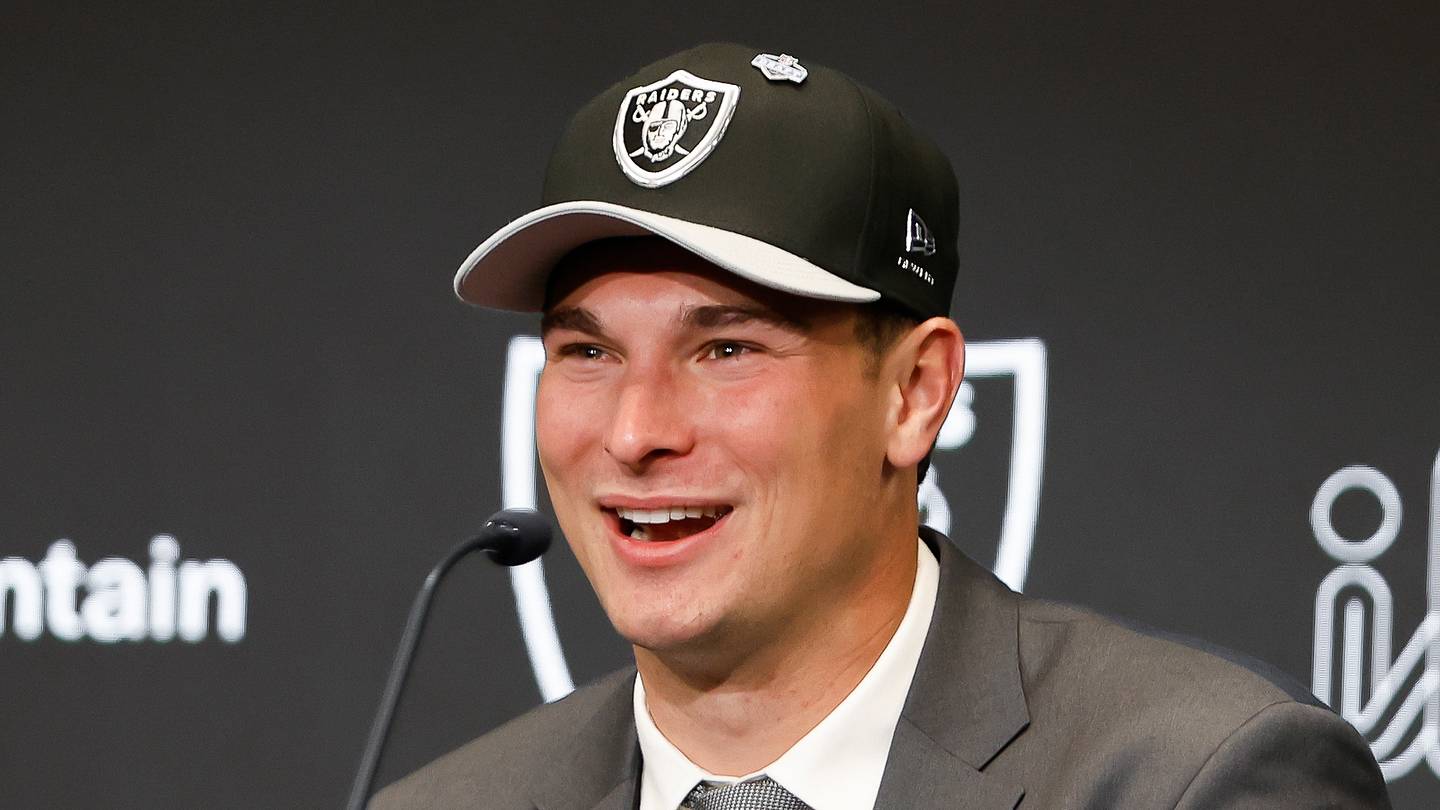 Midseason Debut Would Bring 'Gauntlet' for Raiders' Mendoza