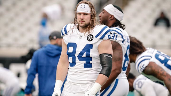 Dec 7, 2025; Jacksonville, Florida, USA;Indianapolis Colts tight end Tyler Warren (84) stands on the field during pregame warmups against the Jacksonville Jaguars at EverBank Stadium. Dec 7, 2025; Jacksonville, Florida, USA;Indianapolis Colts tight end Tyler Warren (84) stands on the field during pregame warmups against the Jacksonville Jaguars at EverBank Stadium.