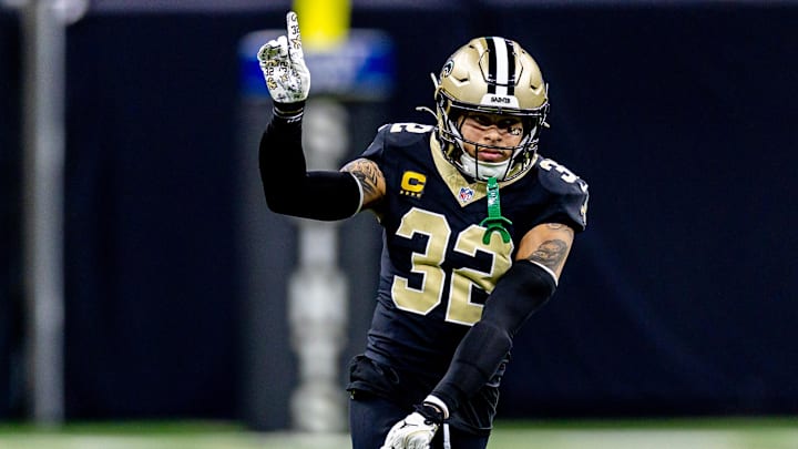 Dec 29, 2024; New Orleans, Louisiana, USA; New Orleans Saints safety Tyrann Mathieu (32) reacts to a play against the Las Vegas Raiders during the second half at Caesars Superdome. Mandatory Credit: Stephen Lew-Imagn Images Dec 29, 2024; New Orleans, Louisiana, USA; New Orleans Saints safety Tyrann Mathieu (32) reacts to a play against the Las Vegas Raiders during the second half at Caesars Superdome. Mandatory Credit: Stephen Lew-Imagn Images