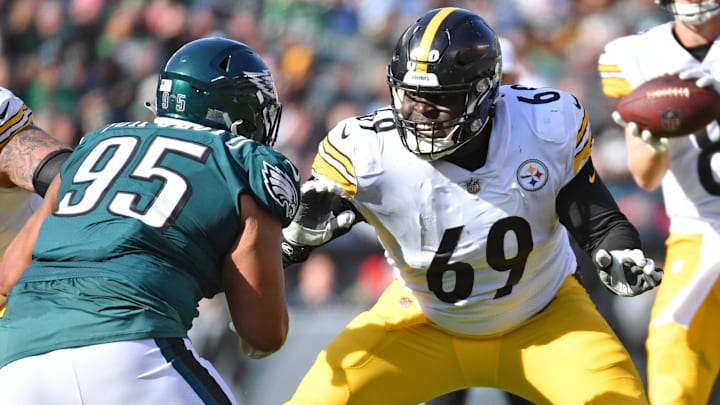 Pittsburgh Steelers guard Kevin Dotson (69)
