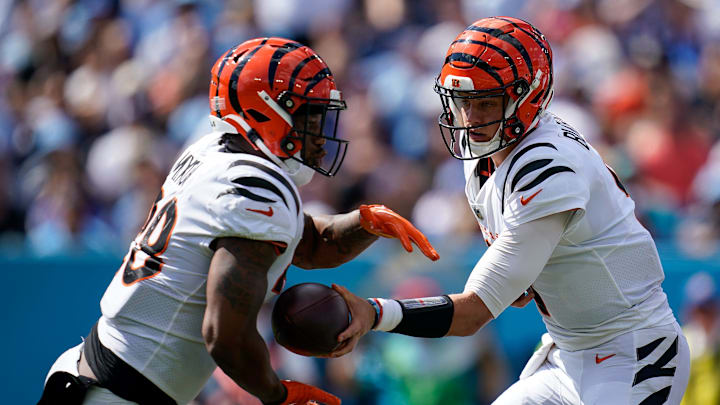 Cincinnati Bengals quarterback Joe Burrow (9) hands off to running back Joe Mixon (28) during the