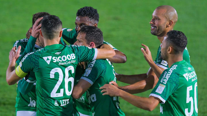 Chape venceu o Galo de virada, por 2 a 1