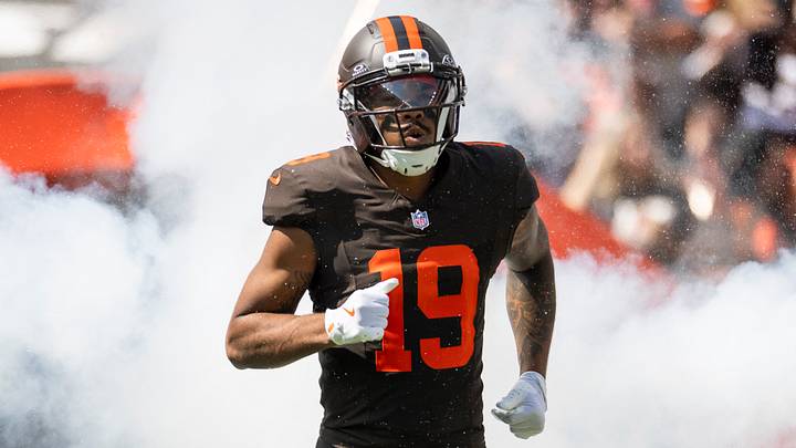 Cleveland Browns wide receiver Cedric Tillman (19) runs onto the field during player introductions before the game against the Green Bay Packers at Huntington Bank Field. Mandatory Credit: Scott Galvin-Imagn Images
