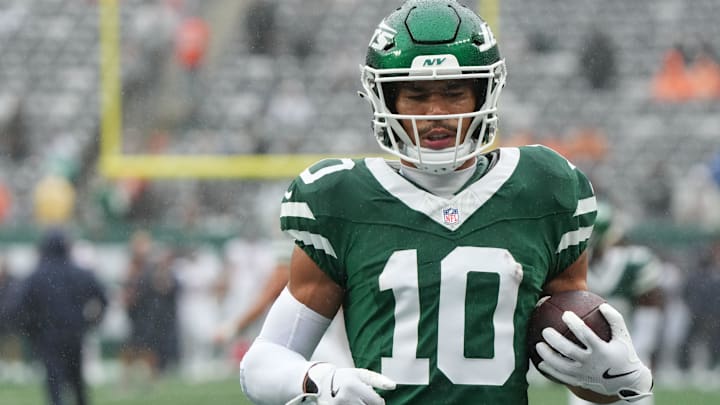 East Rutherford, NJ -- September 29 -- Allen Lazard of the Jetsduring pre game warm ups as the Denver Broncos and New York Jets meet at MetLife Stadium.