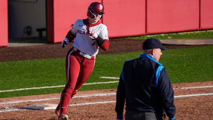 Oklahoma outfielder Kasidi Pickering