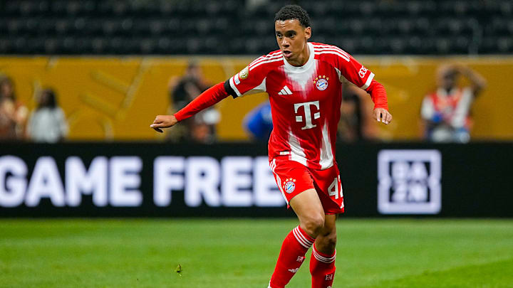 Jamal Musiala im Bayern-Trikot. Sein Bild wird das EA-FC-Cover zieren