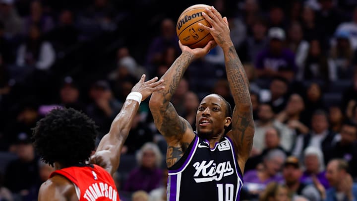 Jan 16, 2025; Sacramento, California, USA; Sacramento Kings forward DeMar DeRozan (10) shoots the ball against Houston Rockets forward Amen Thompson (1) during the second quarter at Golden 1 Center. Mandatory Credit: Sergio Estrada-Imagn Images Jan 16, 2025; Sacramento, California, USA; Sacramento Kings forward DeMar DeRozan (10) shoots the ball against Houston Rockets forward Amen Thompson (1) during the second quarter at Golden 1 Center. Mandatory Credit: Sergio Estrada-Imagn Images