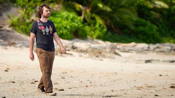 “Did You Vote for a Swap?” – A foreboding treemail message leaves castaways hungry for information regarding an imminent change. Knowledge is power as the boomerang idols begin to rear their heads within tribes. Then, past mistakes and baggage haunt players in their quest for redemption on SURVIVOR 50, Wednesday, March 11. Photo: Robert Voets/CBS ©2025 CBS Broadcasting, Inc. All Rights Reserved.