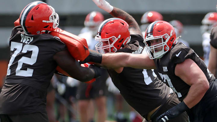 Cleveland Browns offensive tackle Jack Conklin (78) and guard Wyatt Teller (77) run drills with offensive tackle Jason Ivey (72) during practice at NFL minicamp, Tuesday, June 10, 2025, in Berea, Ohio. [Jeff Lange/Beacon Journal]
