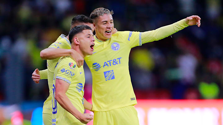 Jugadores del América celebran un gol. Jugadores del América celebran un gol.