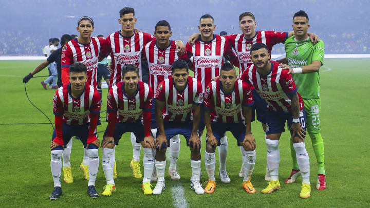 El once inicial que Chivas presentó para enfrentar al América en el Clásico Nacional. El once inicial que Chivas presentó para enfrentar al América en el Clásico Nacional.
