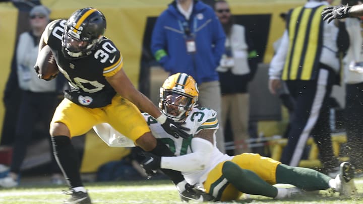 Pittsburgh Steelers running back Jaylen Warren (30)