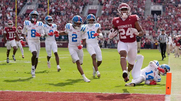 Oklahoma running back Xavier Robinson rushes for a touchdown against Ole Miss.