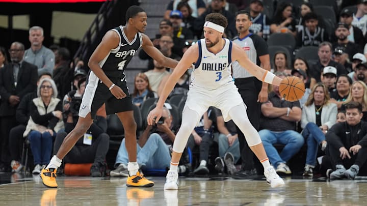 Mar 10, 2025; San Antonio, Texas, USA; Dallas Mavericks guard Klay Thompson (31) dribbles against San Antonio Spurs guard De'Aaron Fox (4) in the first half at Frost Bank Center. 