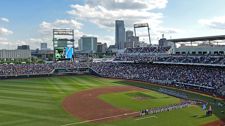 2017 Division I Men's College World Series - LSU v Florida - Game 1