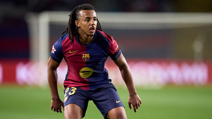 Jules Kounde isn't looking to leave Barcelona